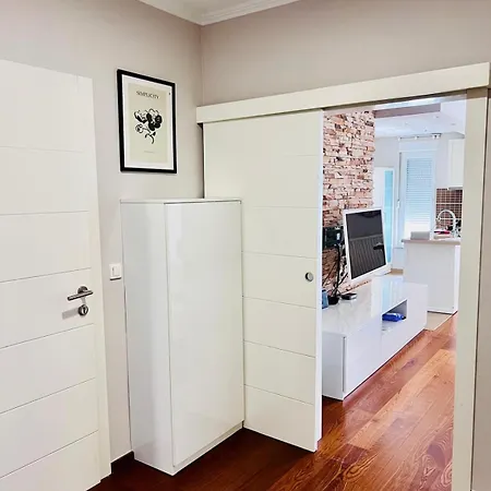 Luka Apartment *